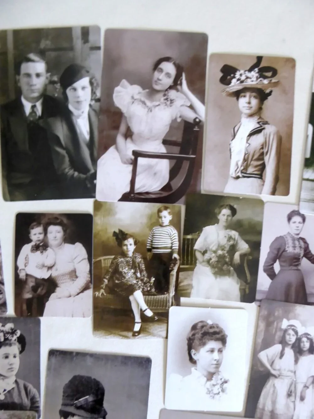 TIM HOLTZ IDEA-OLOGY VINTAGE PORTRAITS ANTIQUE PHOTOS CRAFT SCRAPBOOKING 25 qty